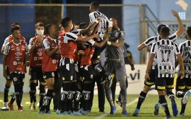 Santos vence o Salgueiro, garante classificação na Copa do Brasil e afasta crise