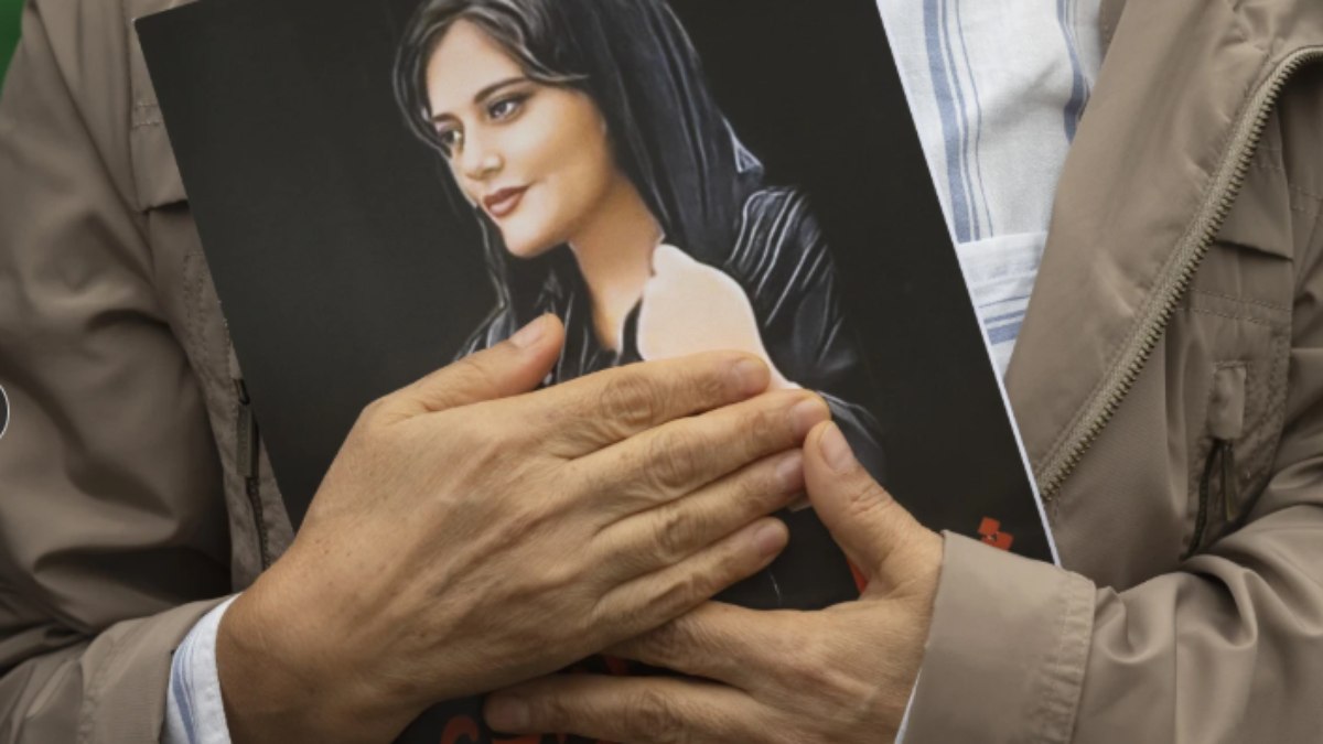 Linhas começaram a ser suspensas após manifestações pelo assassinato de Mahsa Amini.