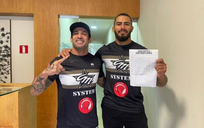 Vitor Petrino celebra contrato para lutar o Contender Series: ‘É a oportunidade que eu vinha buscando’