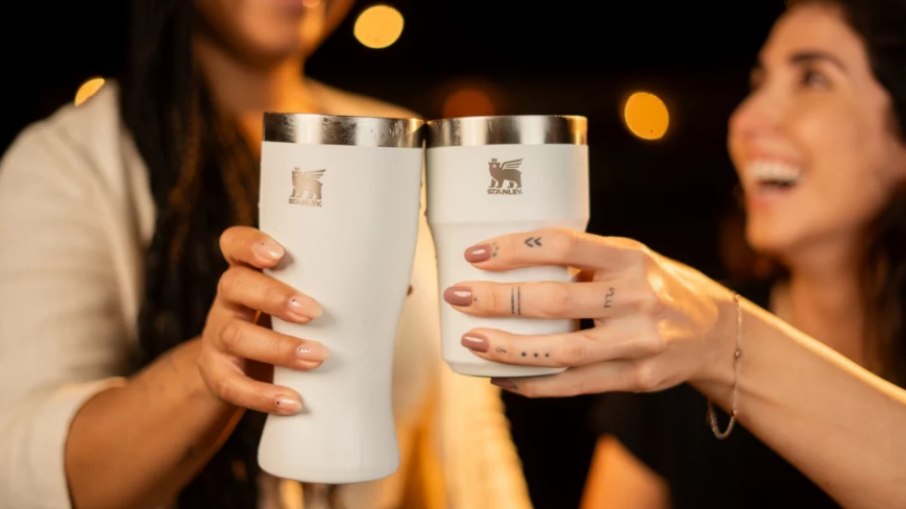 Copo térmico Stanley de 384 ml, da linha Beer Tumbler, entrou em destaque no Esquenta Black da Amazon Copo térmico Stanley de 384 ml, da linha Beer Tumbler, entrou em destaque no Esquenta Black da Amazon