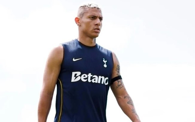 Richarlison em ação pelo Tottenham Richarlison em ação pelo Tottenham