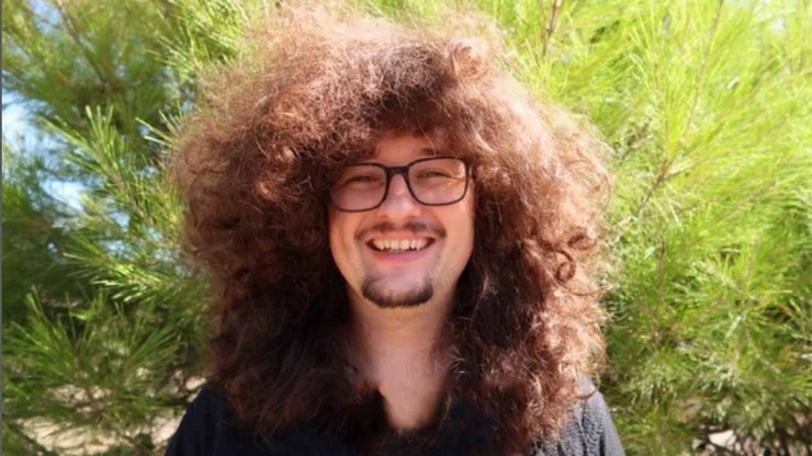Torcedor%20do%20Manchester%20United%20chega%20a%20744%C2%BA%20dias%20sem%20cortar%20o%20cabelo
