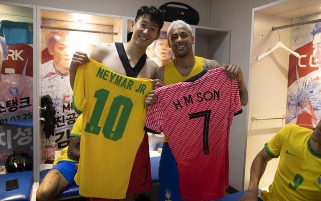 Neymar e Son trocam camisas após goleada da Seleção sobre a Coreia do Sul