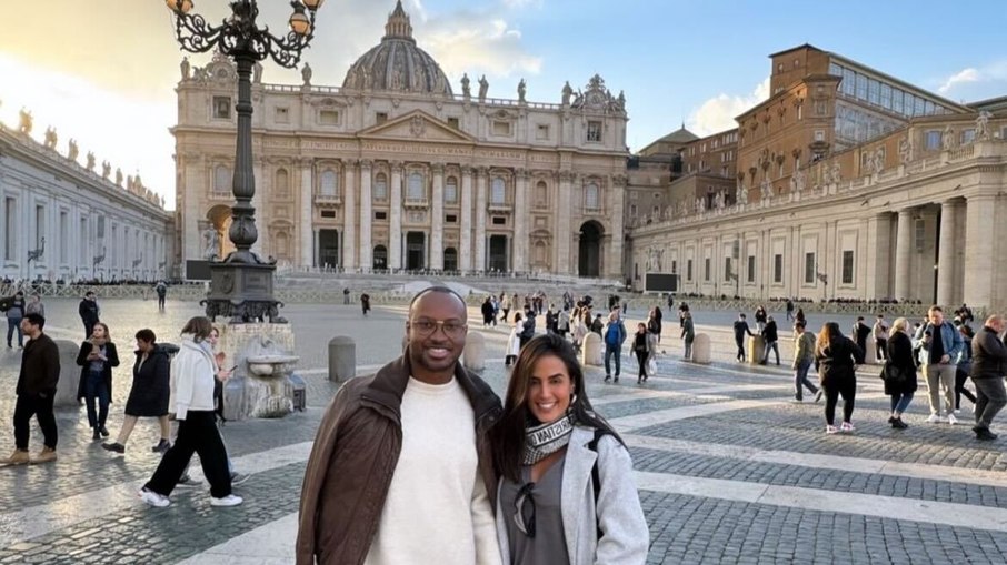 Tiaguinho e Carol Peixinho no Vaticano