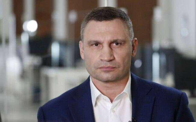 Ex-lutador, prefeito de Kiev admite uso armas de fogo para se defender de ataque russo, caso necessário