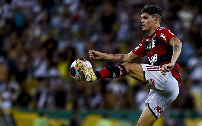 Ayrton comemora chance de voltar a uma final com o Flamengo
