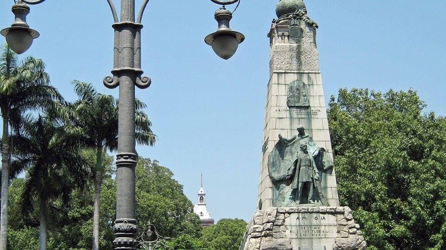Monumento a Benjamin Constant, na Praça da República, no Rio.