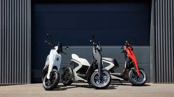 Conheça a scooter elétrica i300 com vocação esportiva