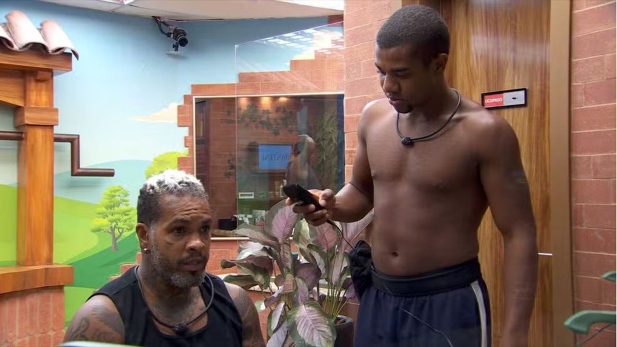 Rodriguinho corta cabelo com Davi no BBB 24