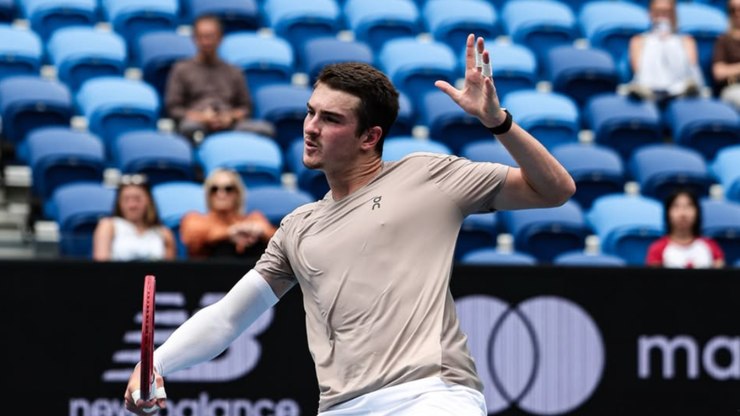 Jo%C3%A3o%20Fonseca%20%C3%A9%20eliminado%20na%20estreia%20do%20Australian%20Open