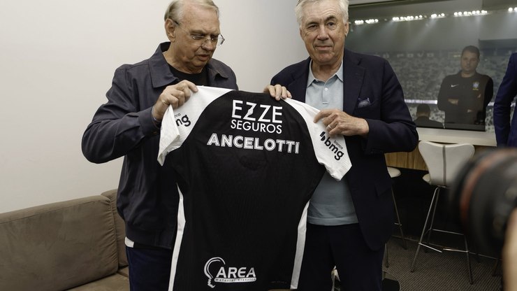 Ancelotti vê morno Corinthians x Vitória e conhece 