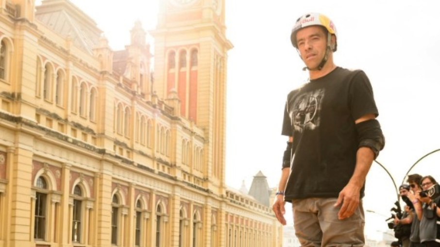 Rayssa Leal em ação no skate