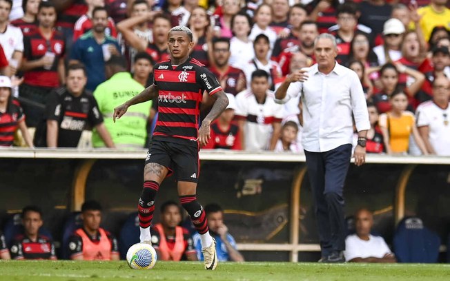 Wesley em campo pelo Flamengo 