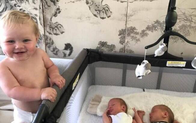 A mãe descobriu que estava grávida de gêmeos algumas semanas depois de Charlie nascer