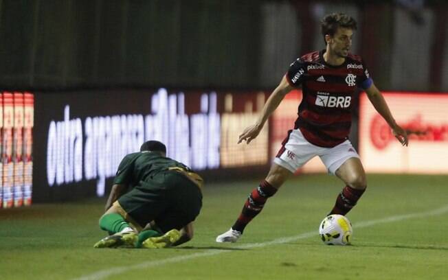Rodrigo Caio volta a defender o Flamengo após 159 dias e relata: 'Algo que não sentia há muito tempo'