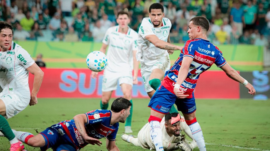 Carlos Miguel volta a falhar, mas Palmeiras elimina Fortaleza