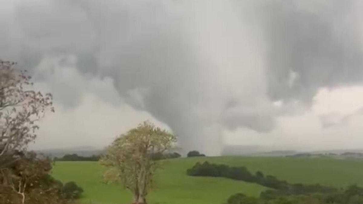 Alertas de meteorologistas indicavam que cenário era favorável para formação de tornados no RS Alertas de meteorologistas indicavam que cenário era favorável para formação de tornados no RS