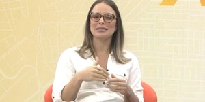 Apresentadora da TV de Collor chora ao anunciar afastamento