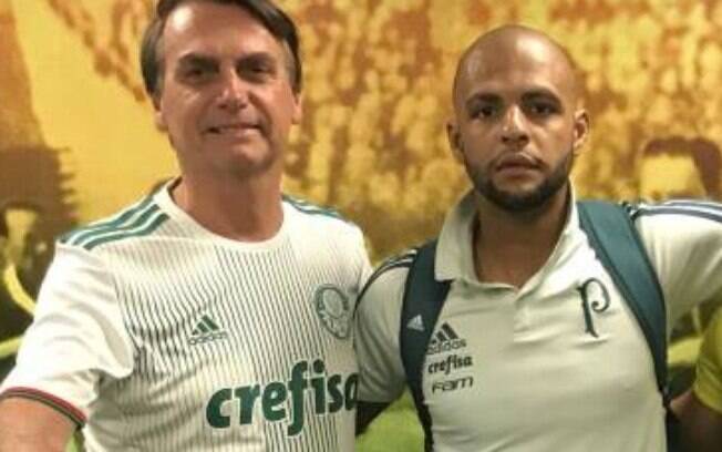 Bolsonaro posa ao lado de Felipe Melo no Allianz Parque