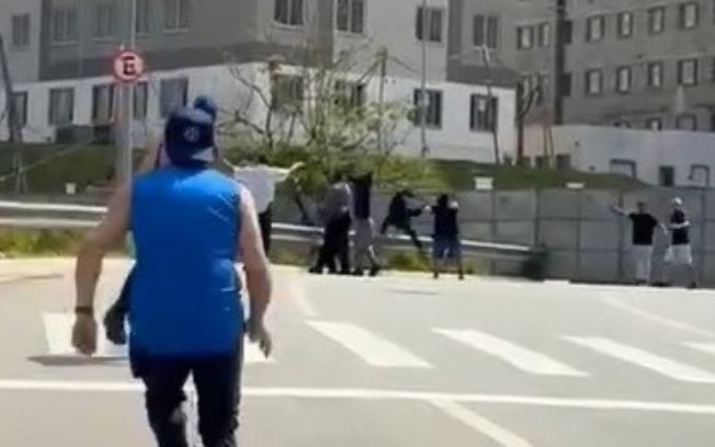 Torcedores de Corinthians y Cruzeiro se enfrentan antes del partido de Copa do Brasil