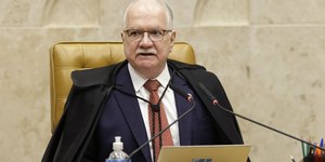 Fachin adia julgamento sobre atuação de Mendonça no caso Master