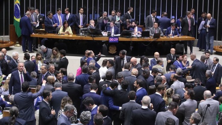 C%C3%A2mara%20aprova%20aumento%20do%20n%C3%BAmero%20de%20deputados%20federais