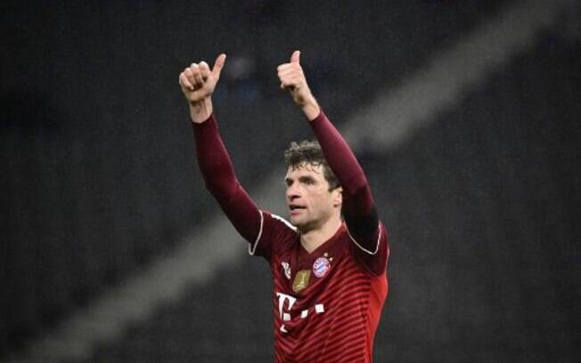 Thomas Müller, do Bayern, elogia torcida do Salzburg após empate: 'A atmosfera foi incrível'