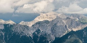 Alpinista morre após queda de 120 m entre Áustria e Alemanha