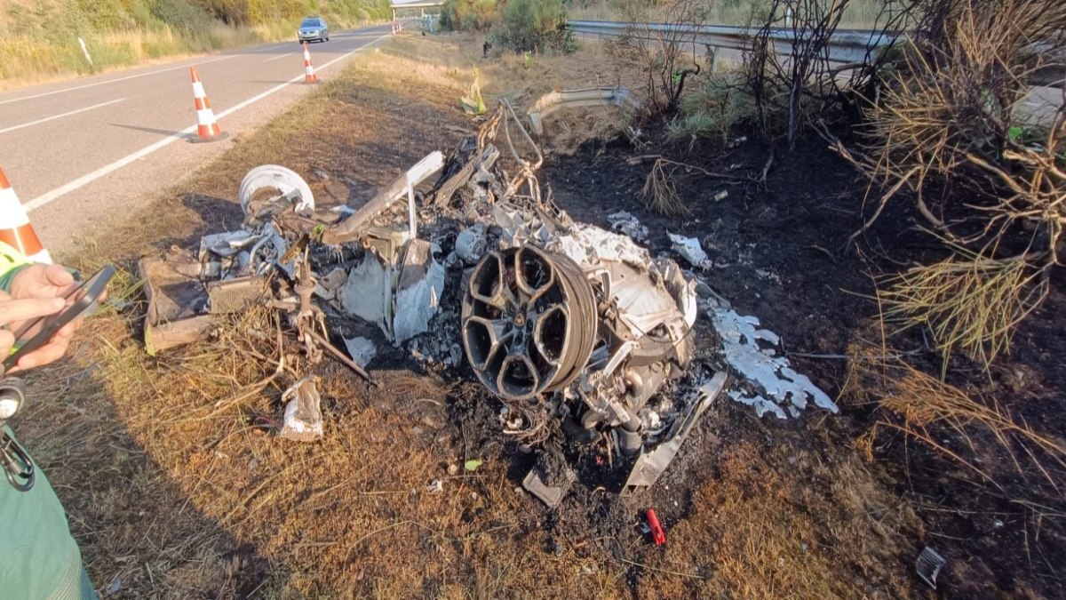 Lamborghini do jogador Diogo Jota ficou destruída; Veja