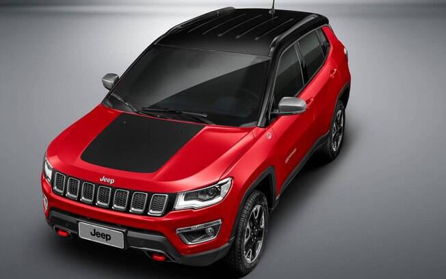 Entre as poucas novidades do Jeep Compass 2019 está a nova combinação de cor vermelha com preto na versão Trailhawk