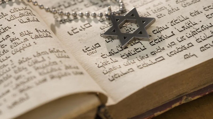 Quem se converte ao judaísmo deve observar os preceitos da Torá (a lei judaica)