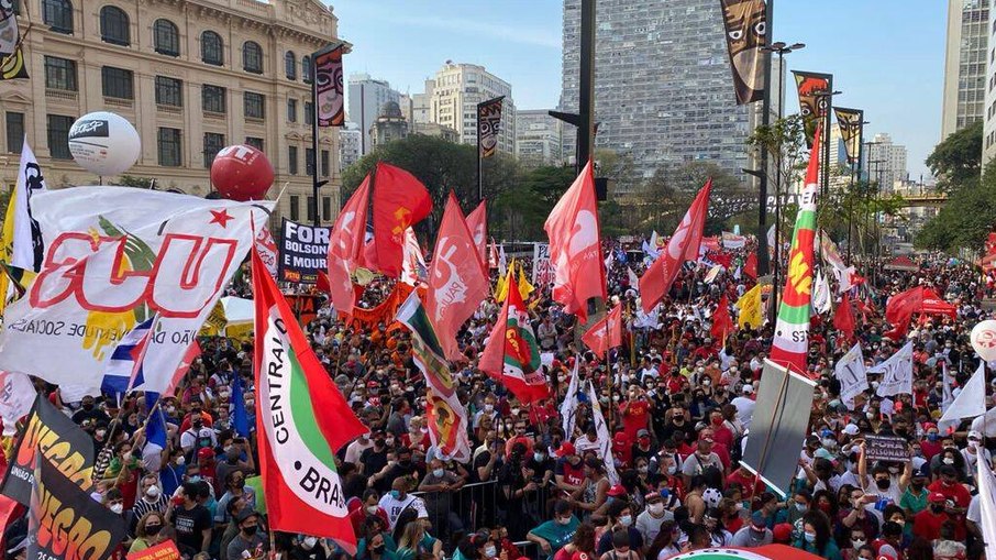 As palavras de ordem “Congresso inimigo do povo” e “Centrão inimigo do povo” resumem a insatisfação com medidas legislativas As palavras de ordem “Congresso inimigo do povo” e “Centrão inimigo do povo” resumem a insatisfação com medidas legislativas