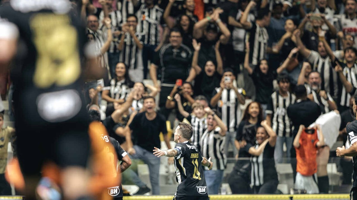 Bernard celebra boa fase no Galo após vitória sobre o City Torque
