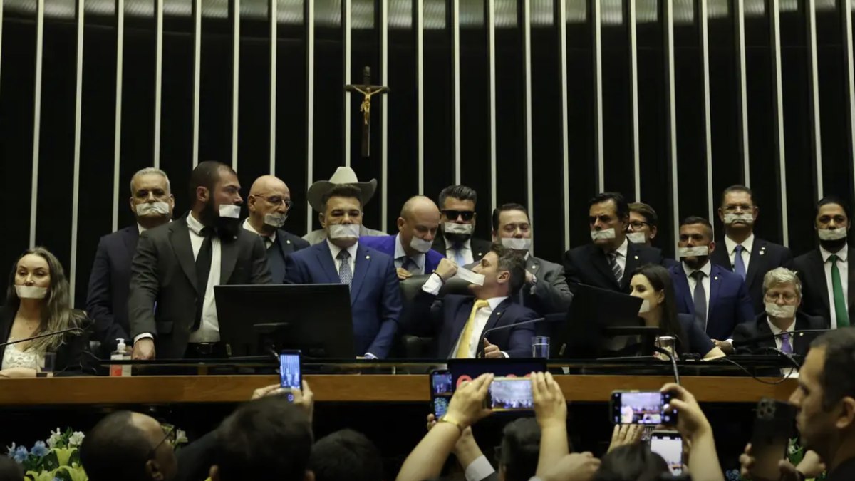 O agravamento da crise política que culminou no motim promovido por parlamentares bolsonaristas paralisou o Congresso e levou a OAB a pedir o pacto