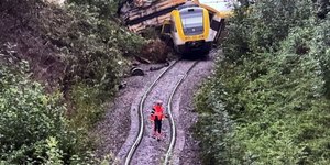 Trem descarrila no sul da Alemanha e deixa três mortos