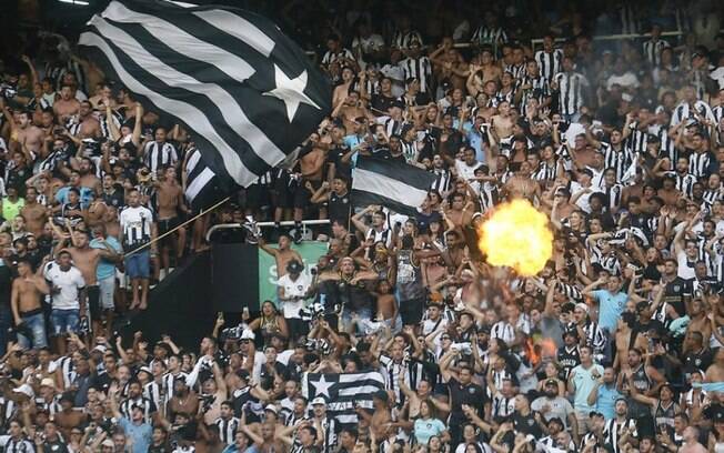 Torcida do Botafogo compra 20 mil ingressos para jogo contra o Juventude, pelo Brasileirão
