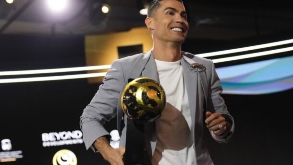 Cristiano Ronaldo foi alvo de Emmanuel Petit