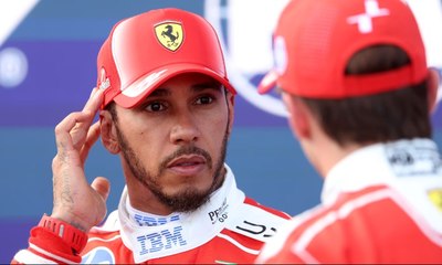 Hamilton brinca com aposta furada da Ferrari em Sepang