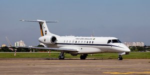 Avião de Alckmin tem falha e vice precisa trocar aeronave