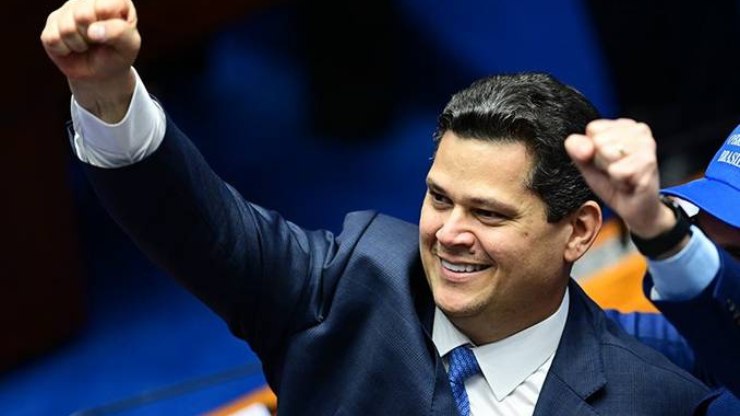 Lula informa ao Senado a escolha de Messias ao STF nesta semana