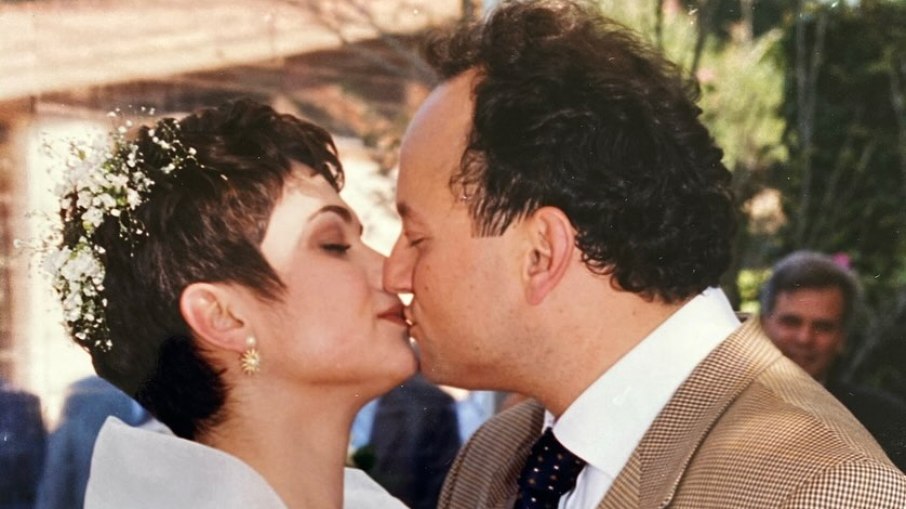 Sandra Annenberg resgata foto beijando Ernesto Paglia Sandra Annenberg resgata foto beijando Ernesto Paglia