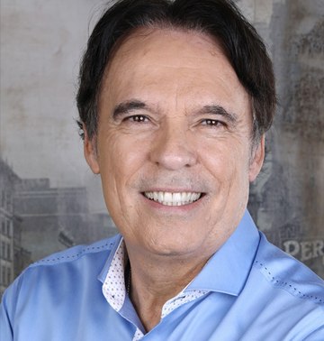 Colunista do iG, Robson Rodovalho é fundador, bispo e presidente do Ministério Sara Nossa Terra. Físico formado pela Universidade Federal de Goiás, é também teólogo e escritor, com mais de 140 livros publicados sobre ciência e fé, liderança, negócios e batalhas espirituais. Autor do best-seller “Ciência e Fé – O Reencontro pela Física Quântica”, líder de vendas da Revista Veja, foi deputado federal entre 2007 e 2010, atuando pela isenção de impostos a microimportadores e pelo reconhecimento de eventos gospel como iniciativas culturais. Atualmente, lidera cerca de 1,5 milhão de fiéis na América, Europa e África, além de ser conferencista internacional, cantor e apresentador de TV. É Presidente de Honra do COPEV-DF e Presidente Nacional da CONCEPAB.