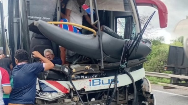 Acidente com ônibus da torcida do Fortaleza deixa 1 ferido