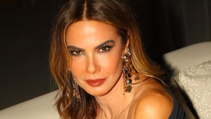 Luciana%20Gimenez%20responde%20elogio%20de%20f%C3%A3%20com%20topless%3B%20veja%20foto
