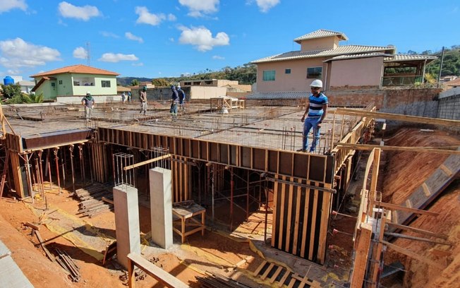 Especialista fala sobre juros altos, moradia e saneamento