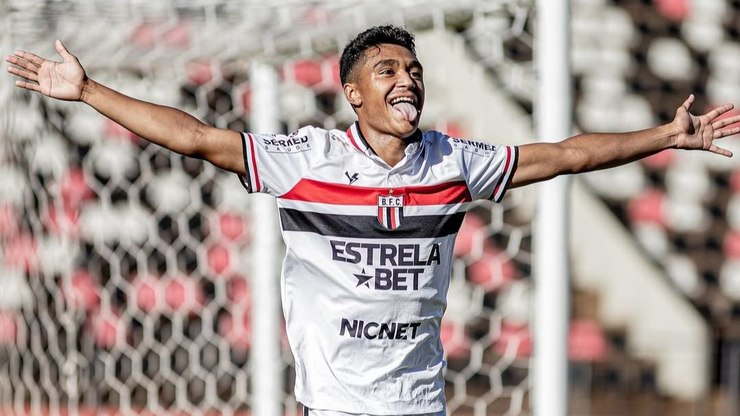 Atleta do Bragantino fica em estado grave após acidente de carro