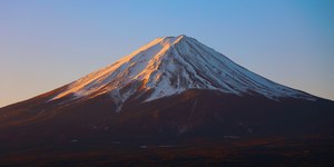Pai deixa filho de 7 anos sozinho no Monte Fuji
