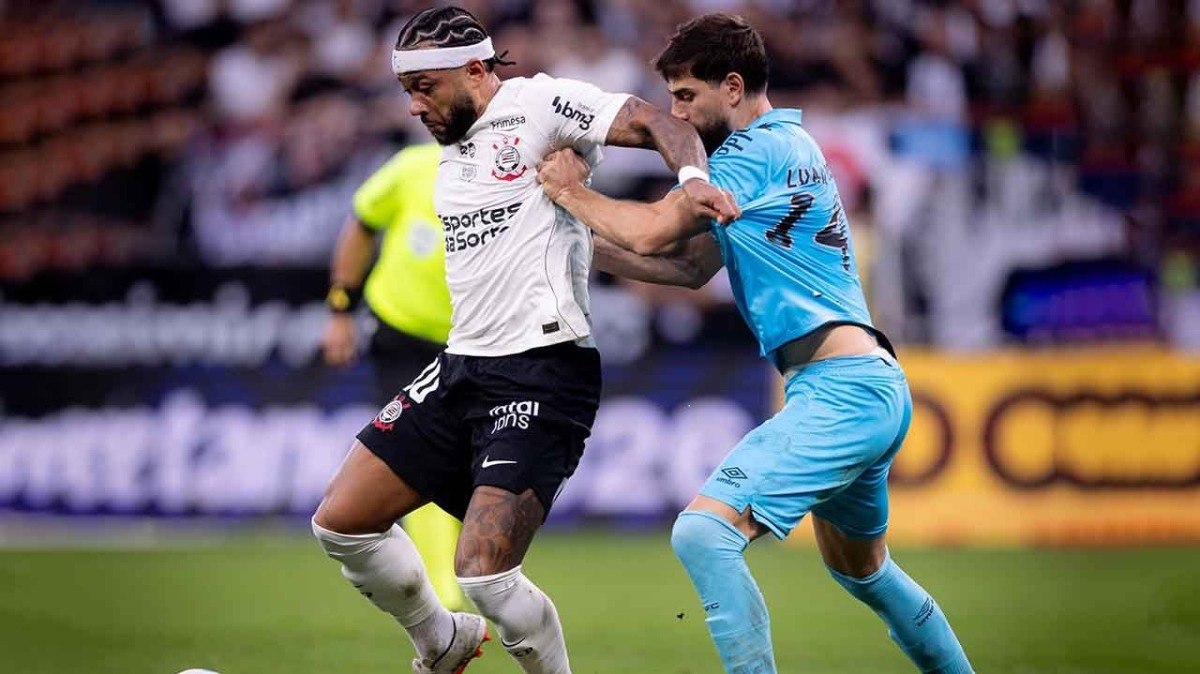 Depay%20tenta%20reerguer%20o%20Corinthians