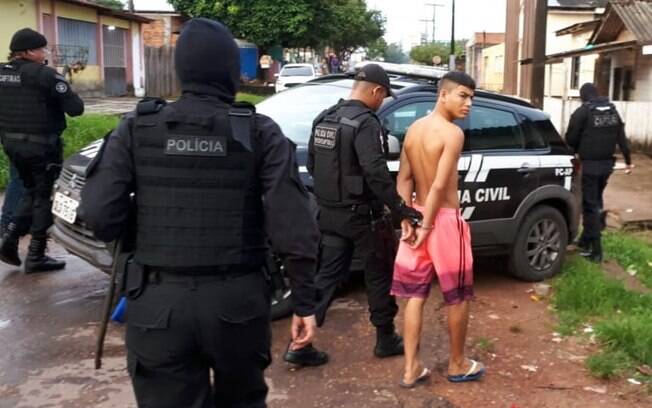 Ao todo, mais de 900 pessoas foram presas na operação da Polícia Federal desta terça-feira Ao todo, mais de 900 pessoas foram presas na operação da Polícia Federal desta terça-feira