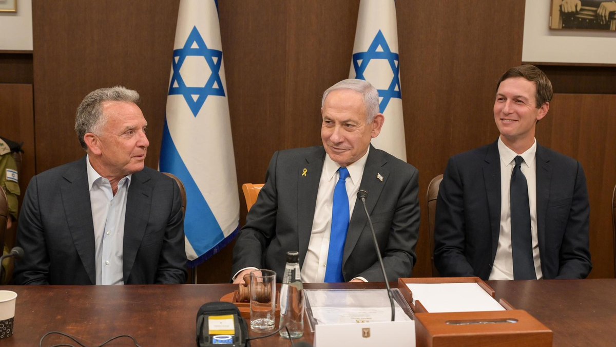 Netanyahu em reunião com o enviado especial dos EUA, Steve Whitkoff, e o genro do presidente estadunidense, Jared Kushner, para tratar do cessar-fogo em Gaza Netanyahu em reunião com o enviado especial dos EUA, Steve Whitkoff, e o genro do presidente estadunidense, Jared Kushner, para tratar do cessar-fogo em Gaza